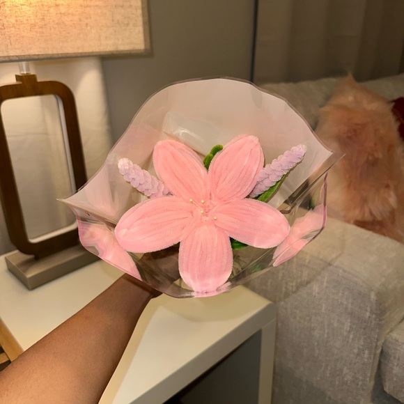Pink lily Flower Bouquet - Picture 2 of 4